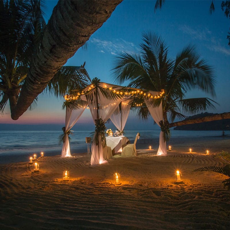 Romantic Dinner<br>on the Beach</br>